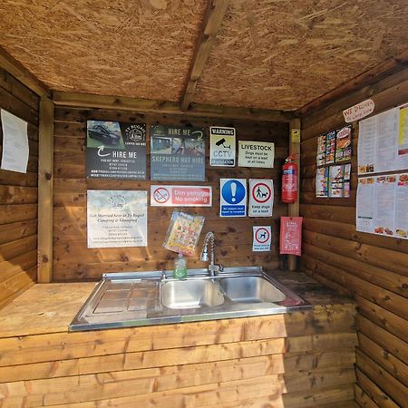 Beautiful 1-Bed Bell Tent In Холихед Экстерьер фото