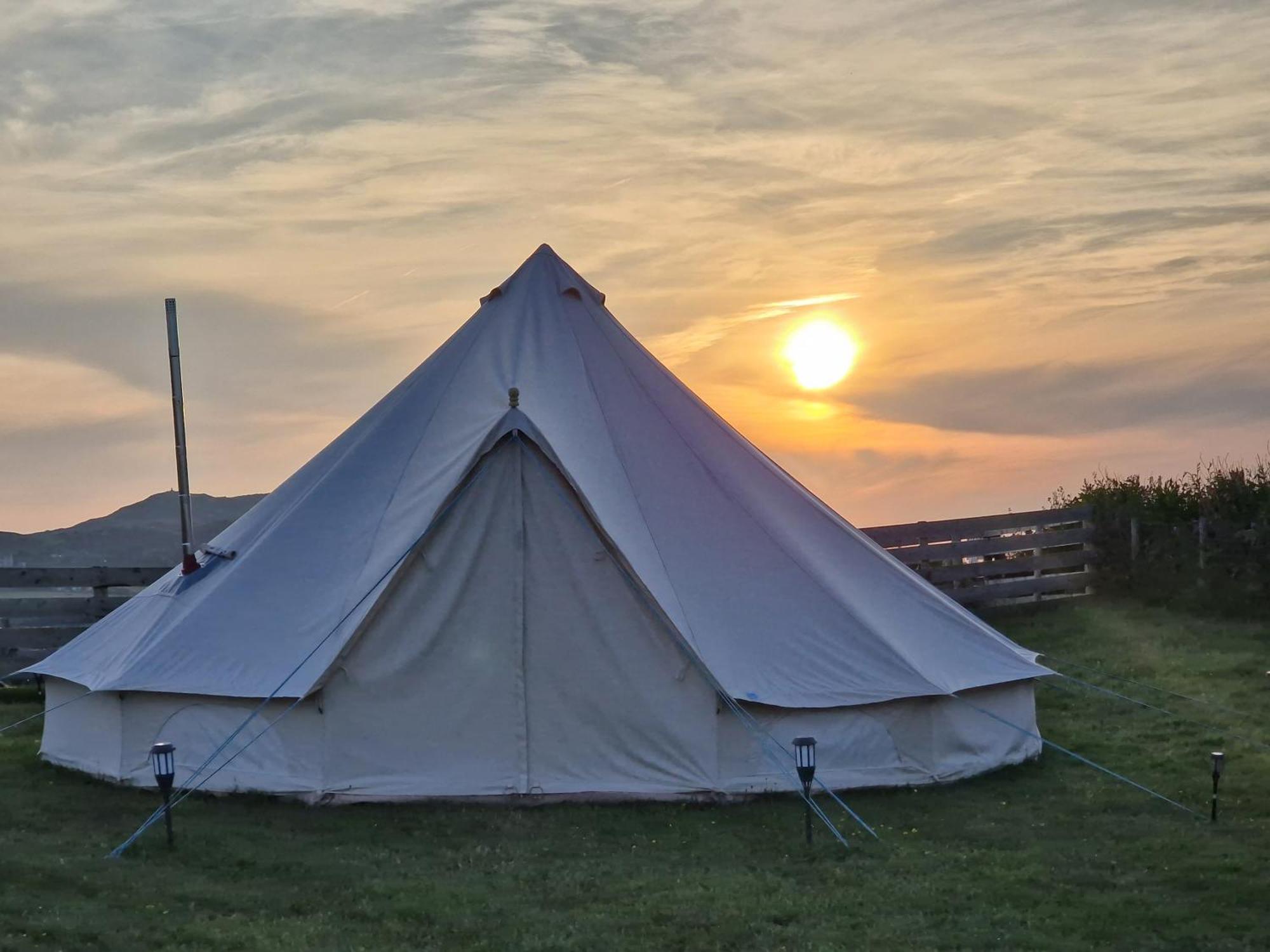 Beautiful 1-Bed Bell Tent In Холихед Экстерьер фото