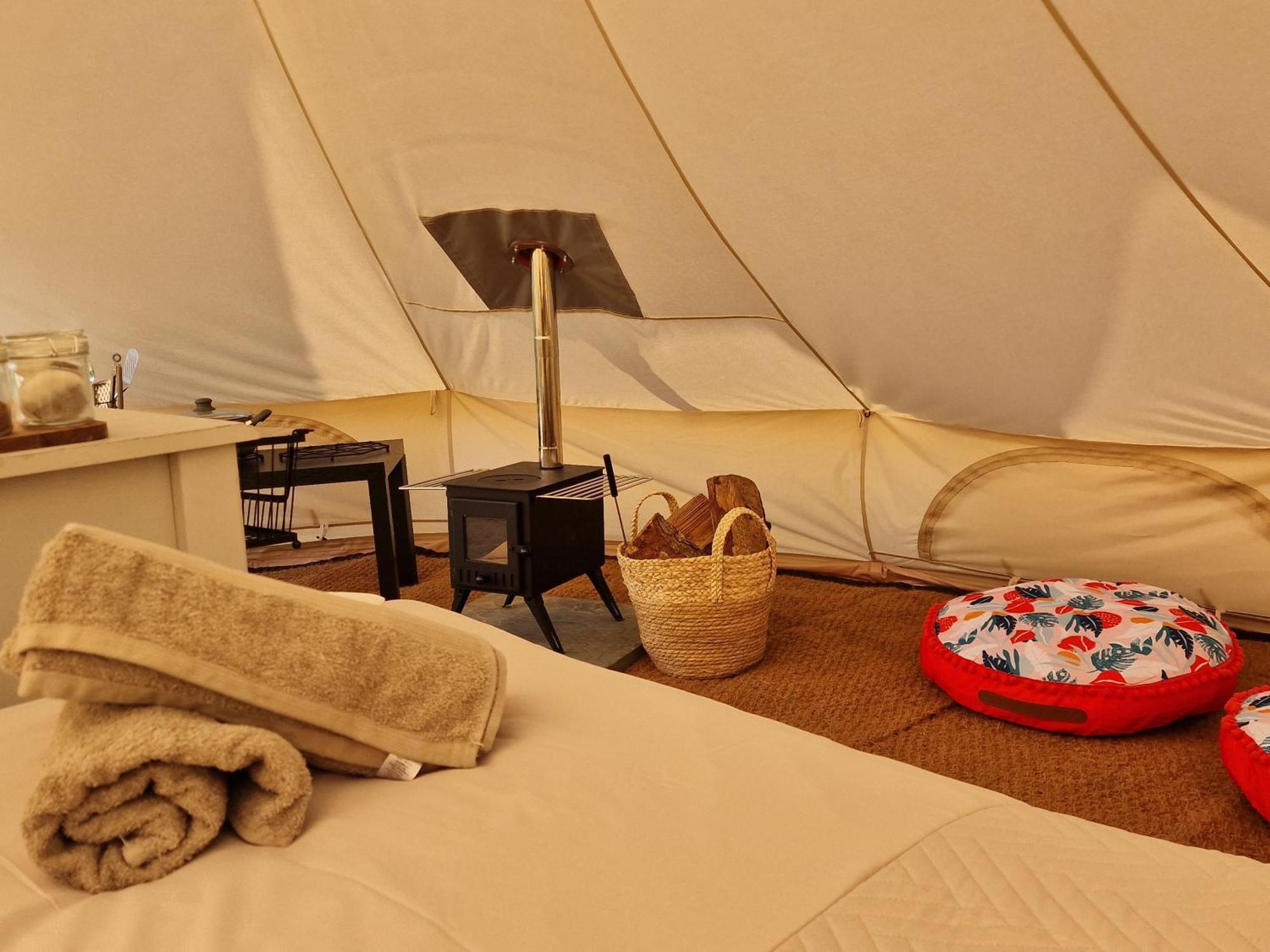 Beautiful 1-Bed Bell Tent In Холихед Экстерьер фото