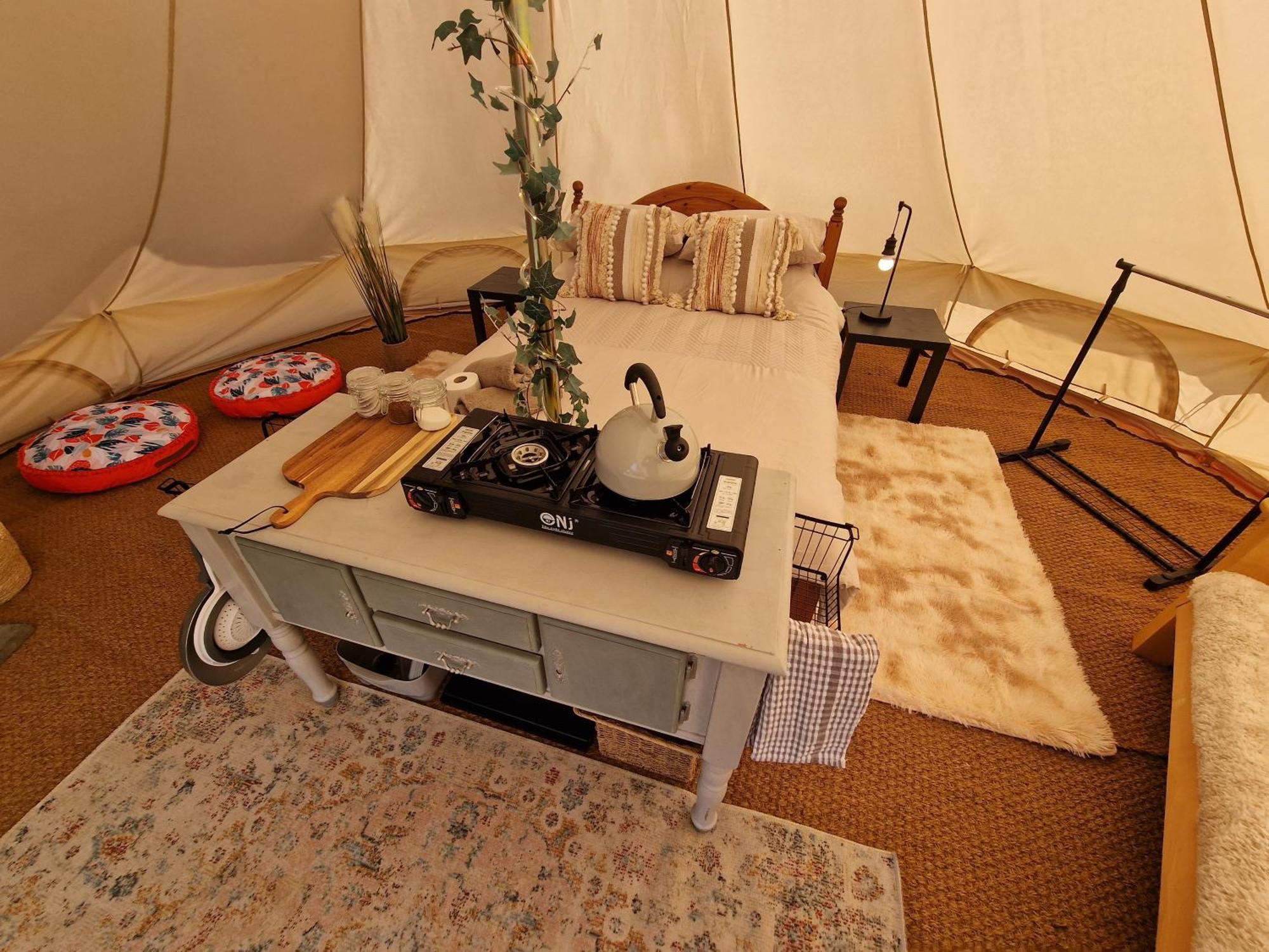 Beautiful 1-Bed Bell Tent In Холихед Экстерьер фото