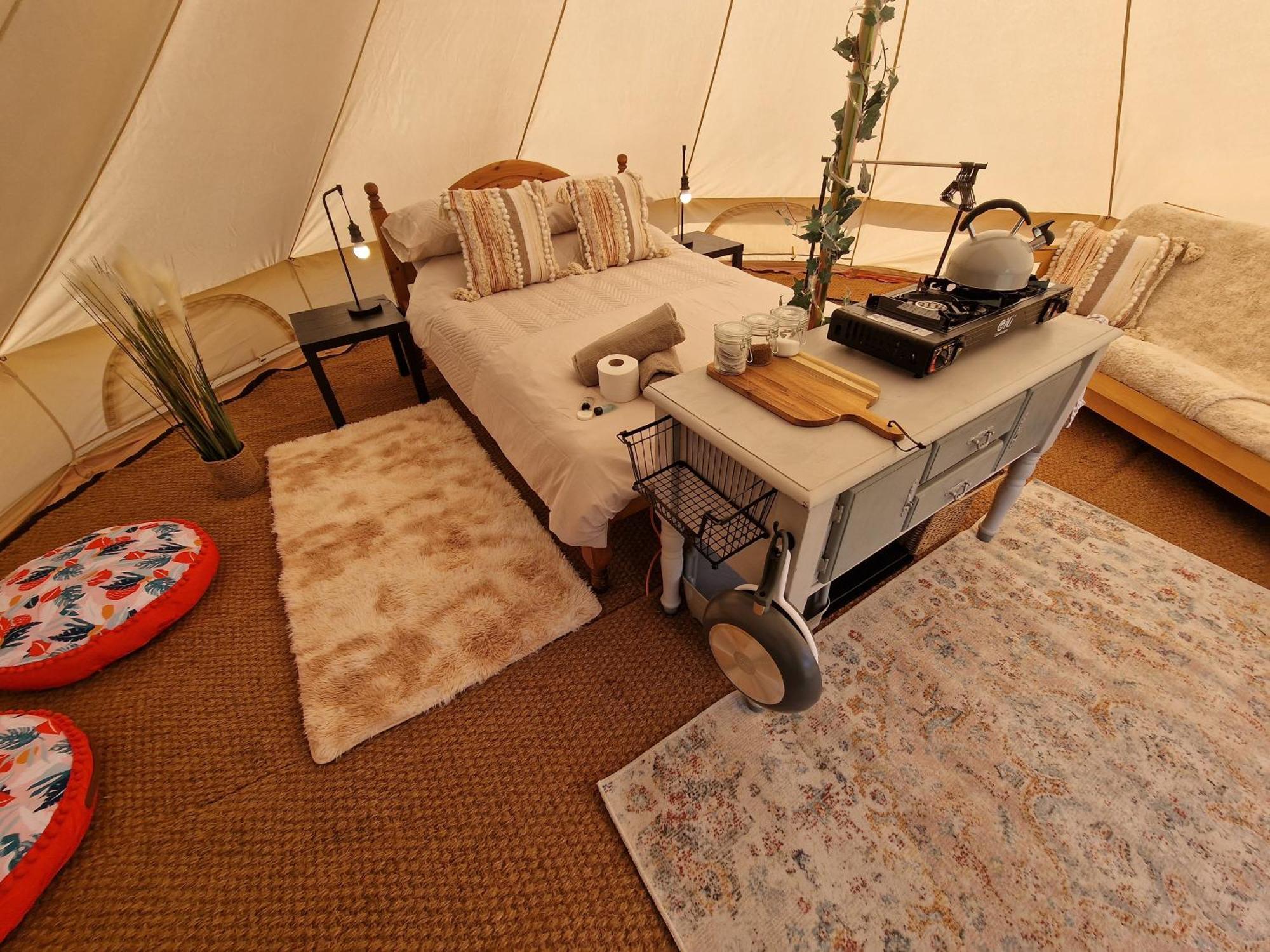 Beautiful 1-Bed Bell Tent In Холихед Экстерьер фото
